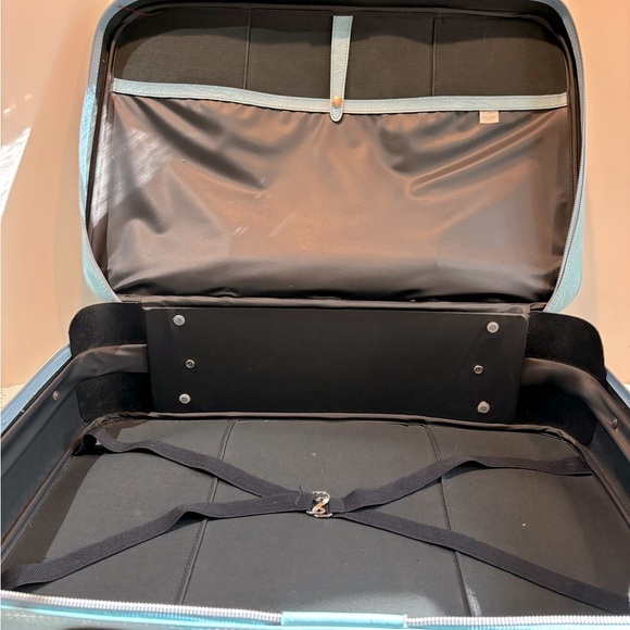 Vintage 1970s Blue Faux Leather Large Suitcase with‎ Buckle Front & Lock - Picture 6 of 9